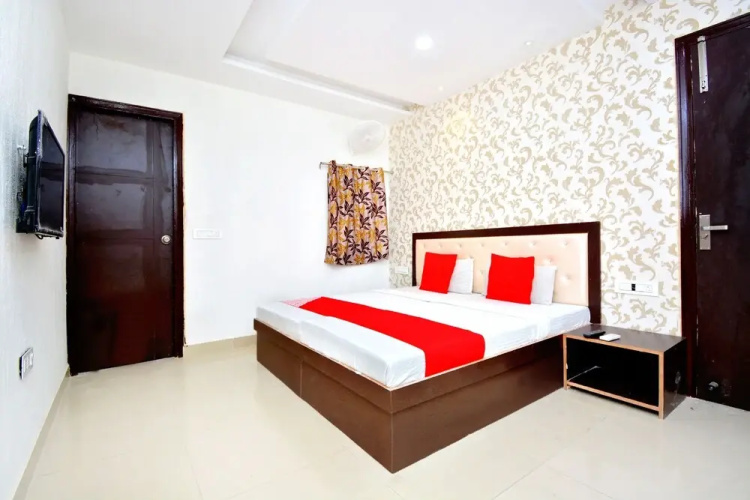 OYO 40005 Corner House