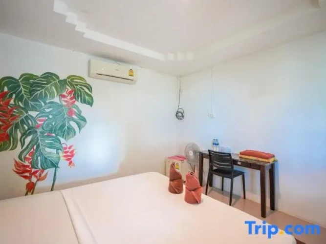 Standard room with partial sea view