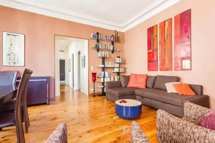 Flat On St.honore Square