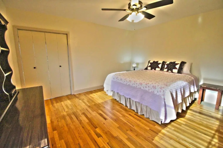 Peach Tree Inn & Suites