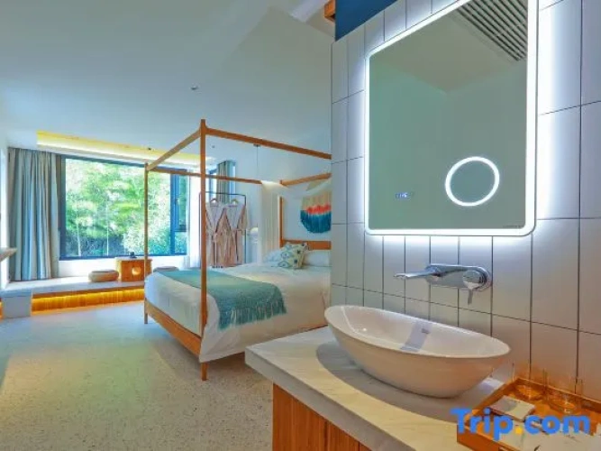 1 Bedroom Suite with balcony and with view