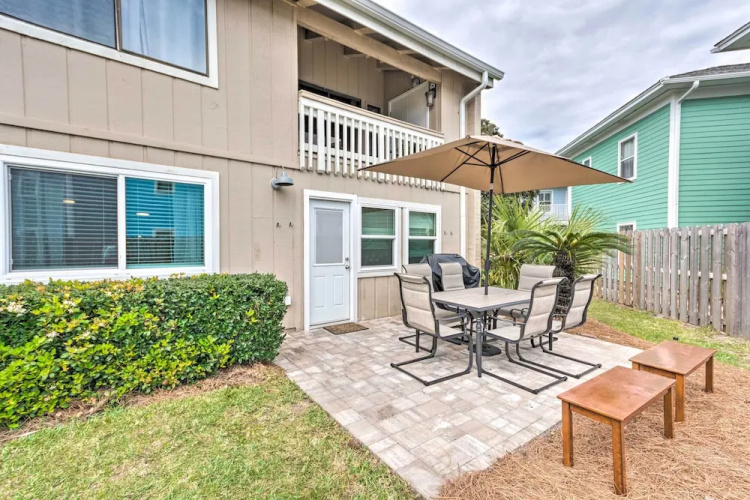 Sunny Destin Condo w/ Pool & Beach Access!