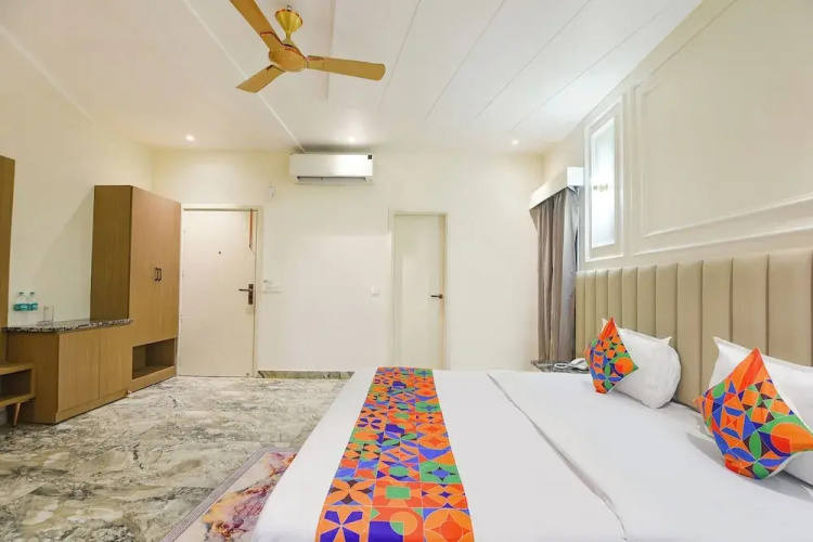 FabHotel Dev Palace I