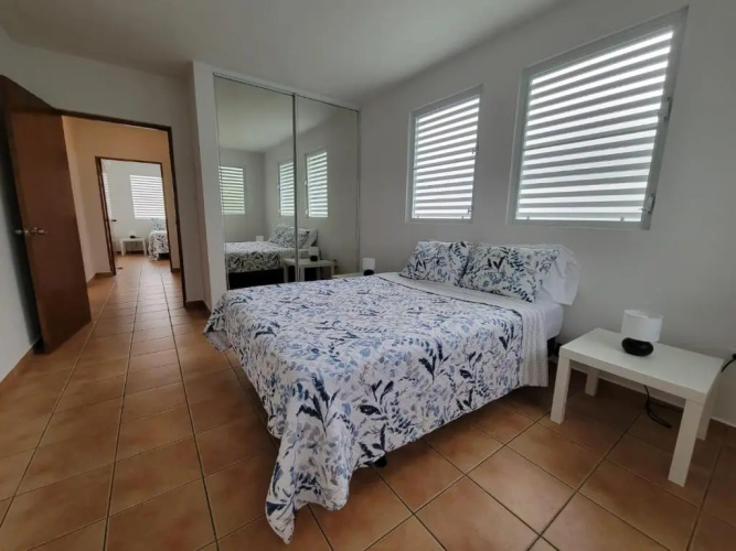 2 bdr apt - 4 min walk to Sandy Beach