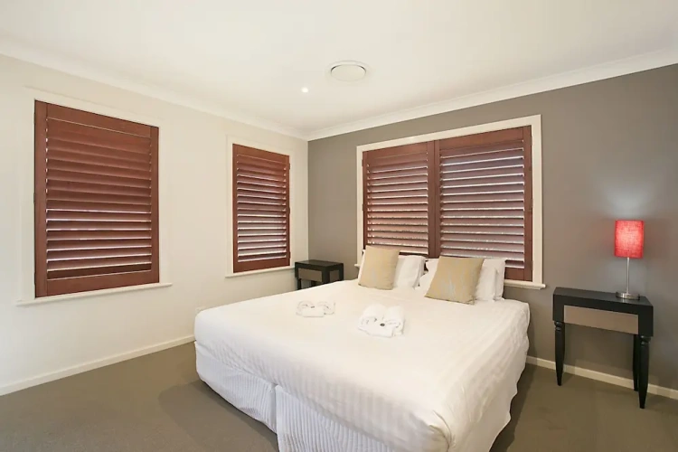 4 Bedrooms Cottage with balcony