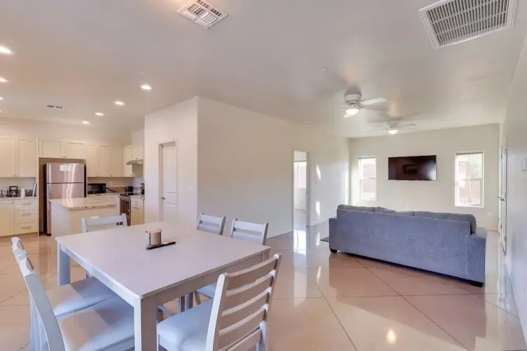 2 Bedrooms Apartment