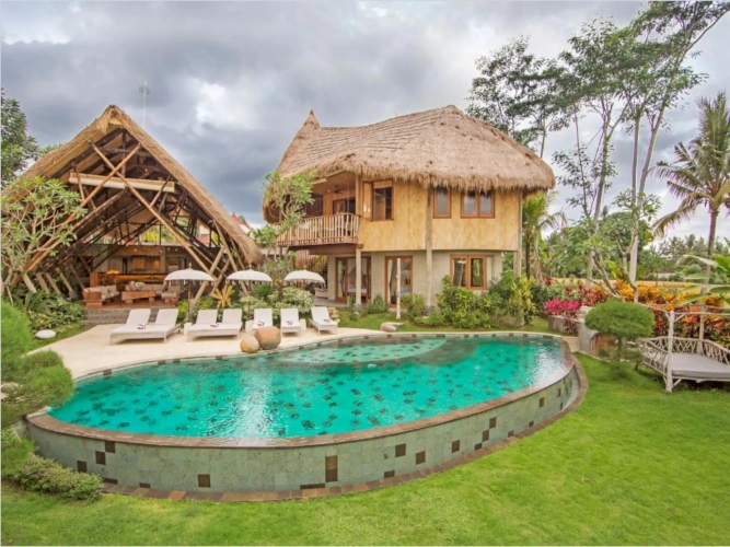 2 Bedrooms Villa