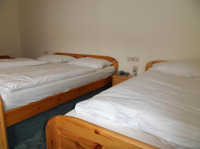 Standard Triple room