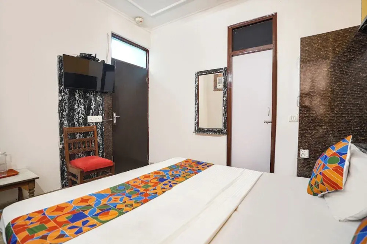 Fabhotel Richa Palace