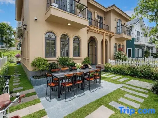 4 Bedrooms Villa