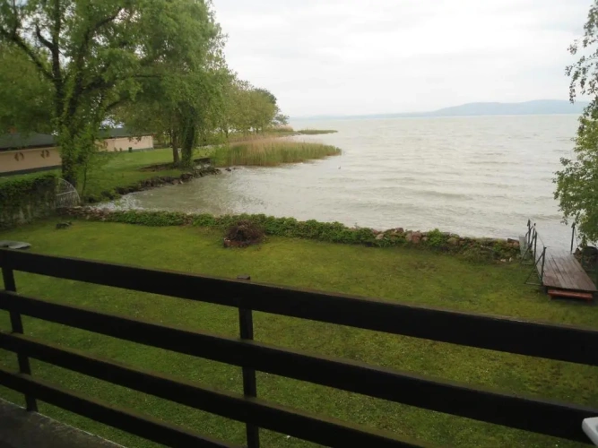 Apartment with lake view