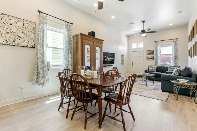 4 Bedrooms Cottage