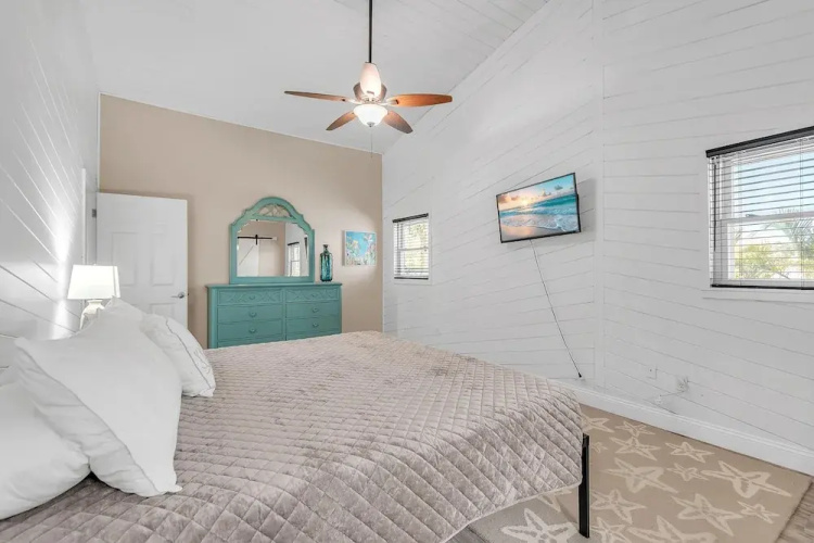 Bates Avenue House