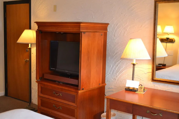 Henniker Motel