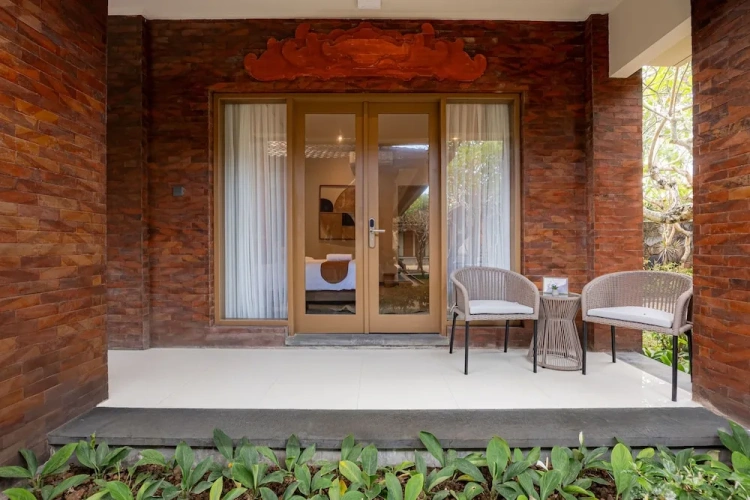 Suite with balcony