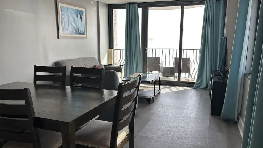 Luxury 3BR at Palms by Hosteeva