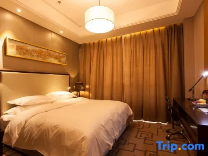 Deluxe Double room with city view