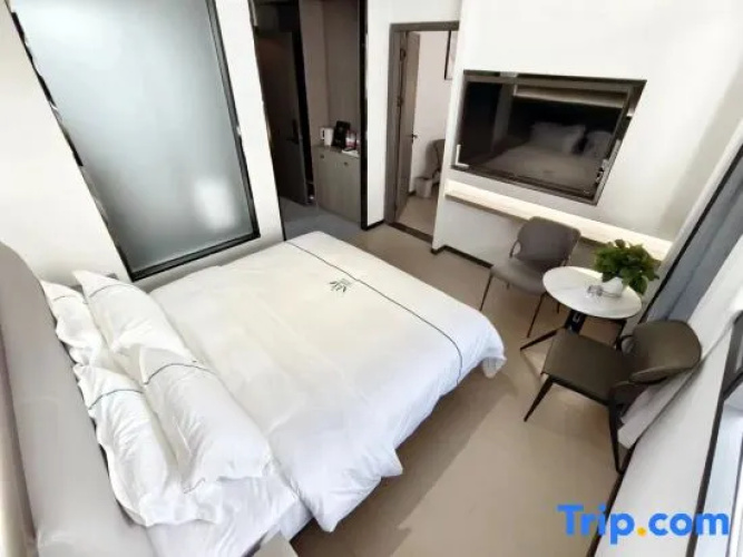 Yilong Lanshe Hotel