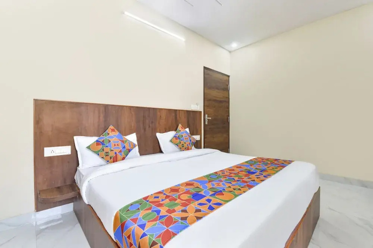 Fabhotel Lavish Palace