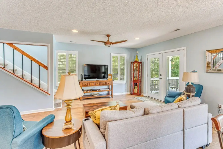 Walk to Ocean & Pier: Surfside Beach Family Escape