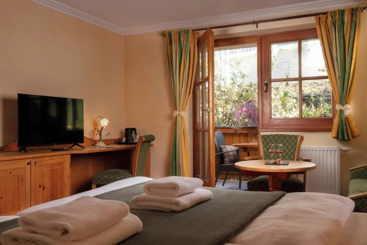 Standard Quadruple Family room with garden view
