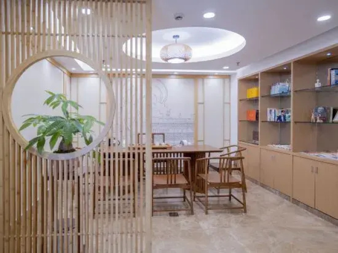 Sunshine Holiday Hotel