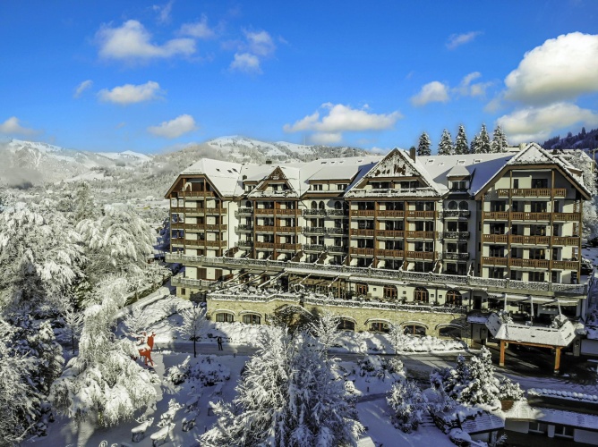 Deluxe room with mountain view