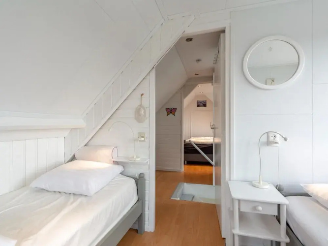Klaproos, Holiday Home