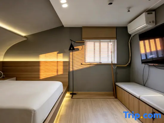 Standard Double room with city view
