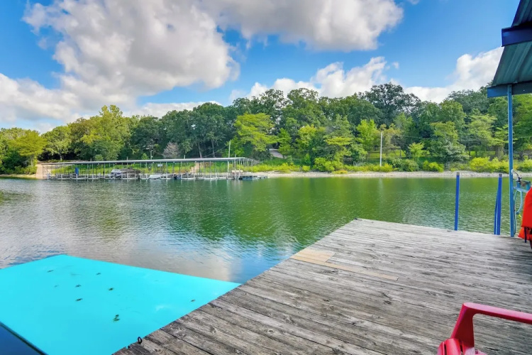 Charming Studio w/ Pool & Table Rock Lake Access!