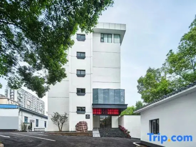 Yijia Hotel