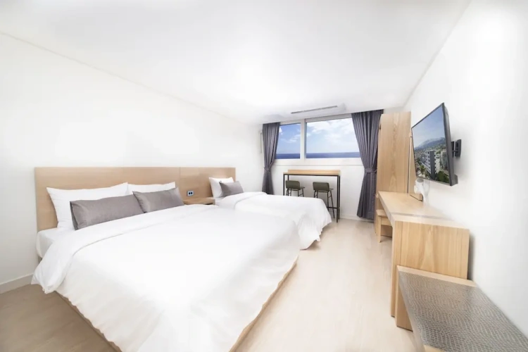 Standard room with partial ocean view