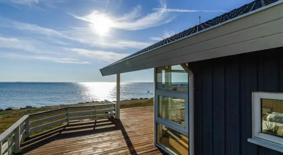 Stenene 101 Holiday House