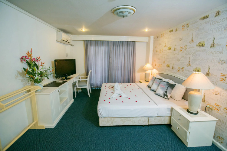 Le Paradis Bangkok Hotel & Residence