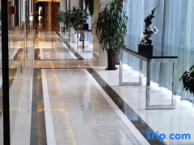 Lingyuan Linggang Hotel