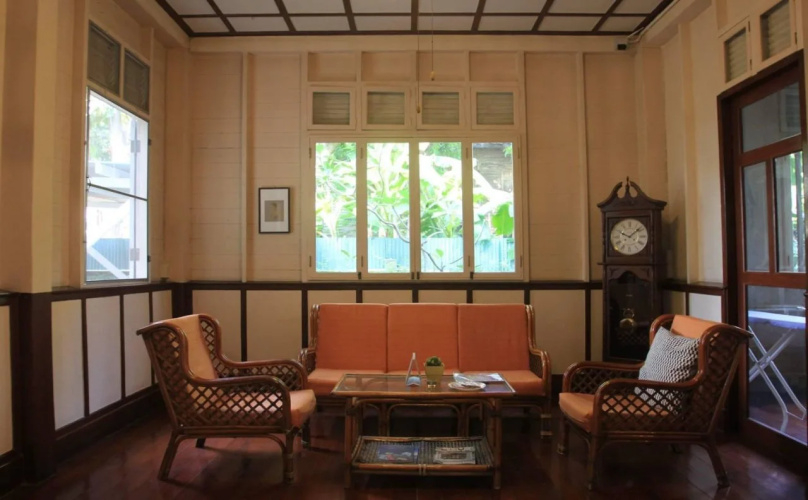 24 Samsen Heritage House