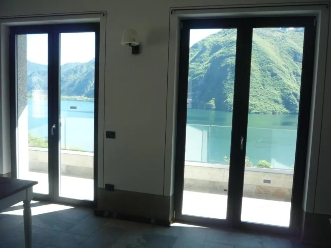 Apartment with lake view