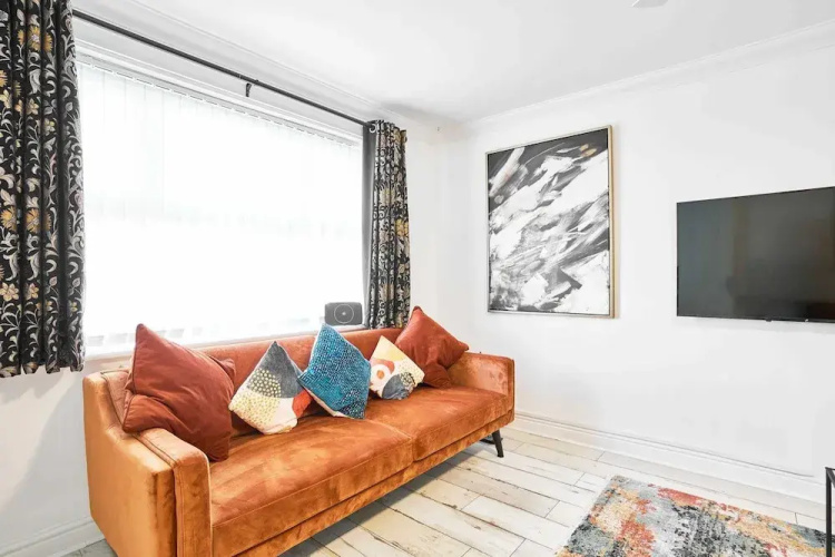 Host Stay Snowdrop Crescent II