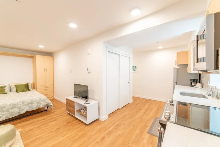 Bright Studio On Capitol Hill-amazing Rooftop Studio Bedroom Condo by Redawning