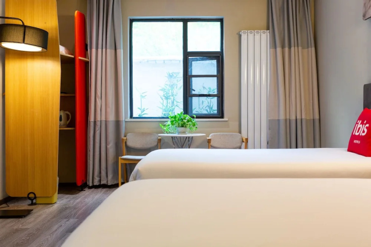 Hotel ibis Luoyang Railway Station