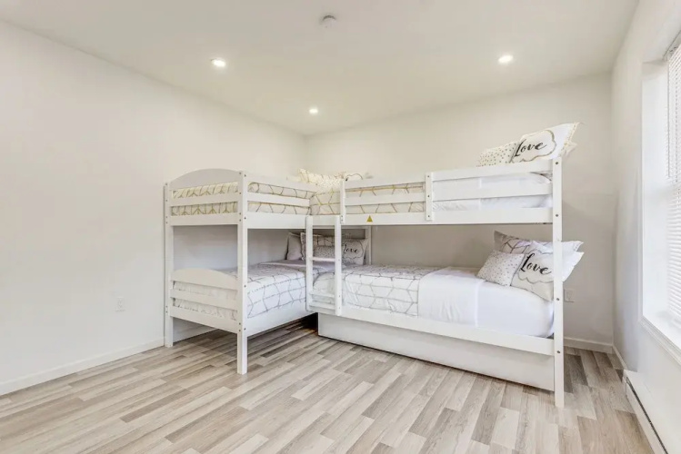 Chic Coolbaugh Township Getaway w/ Hot Tub!