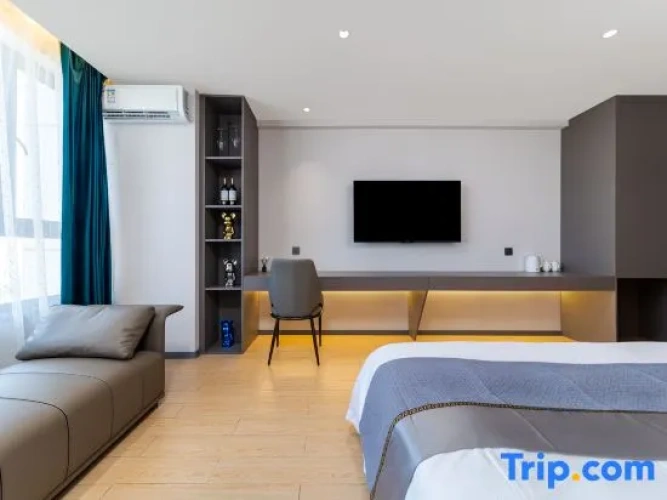 Deluxe Double room with street view