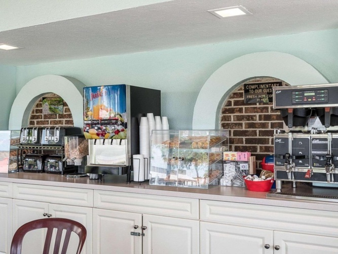 Econo Lodge Inn & Suites Resort - Rehoboth Beach photo 20
