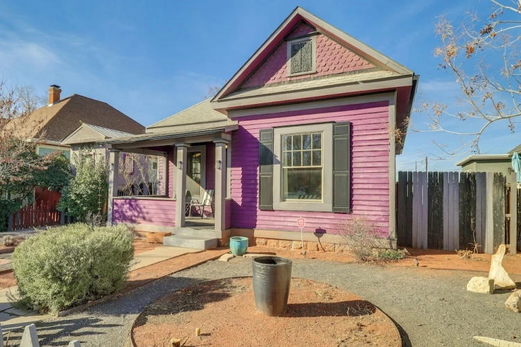 4 Bedrooms Cottage