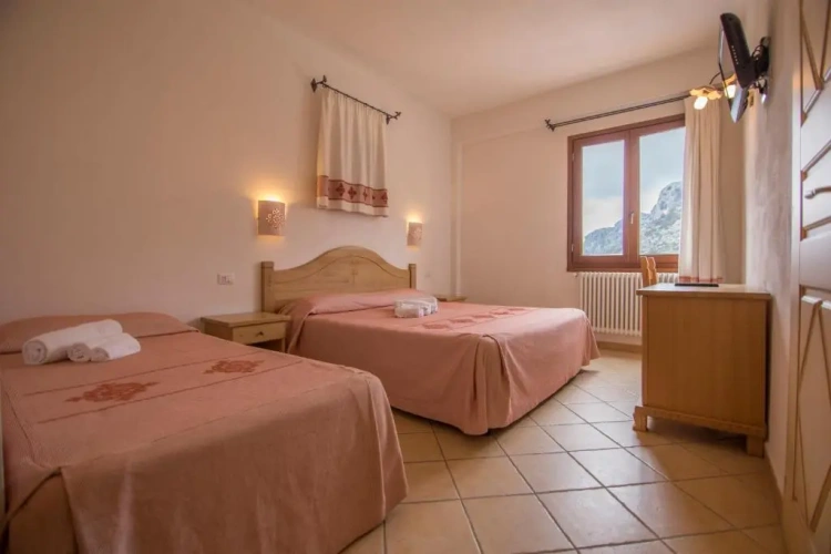 Standard Triple room with view