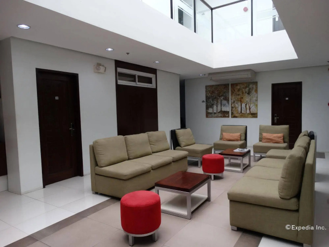 Holiday Suites Business District (Empire Suites Hotel)