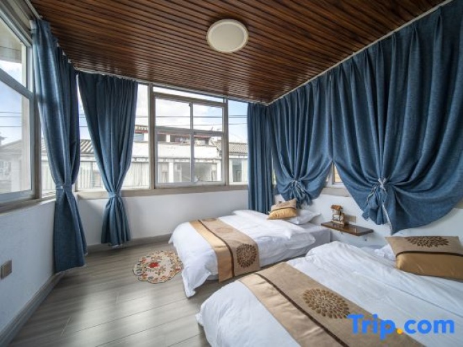 Quadruple Family Suite