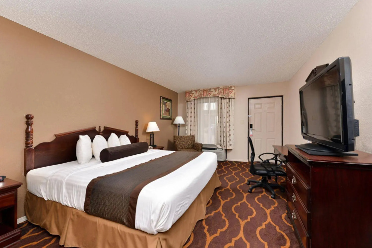 Mockingbird Inn & Suites