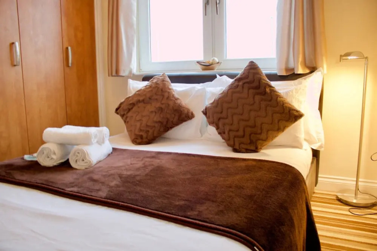 2 Bedroom Leith Apartment
