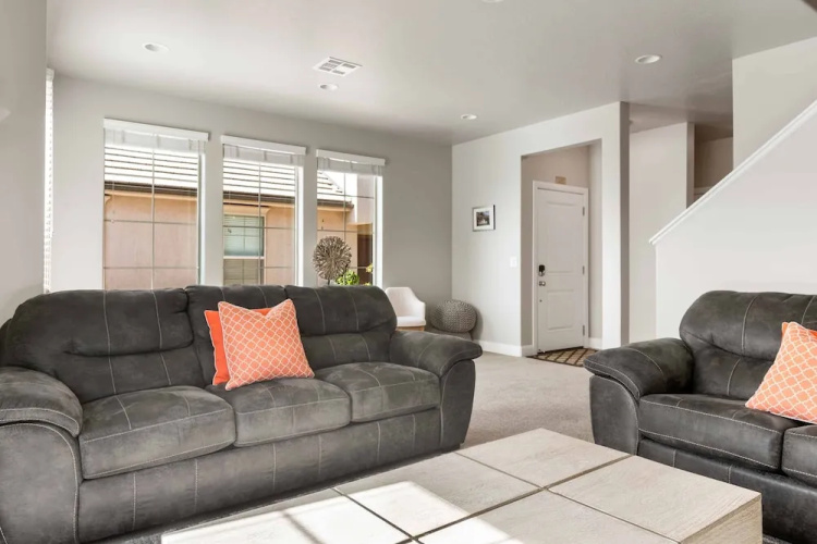 Red Cliffs Getaway 3 Bedroom Townhouse